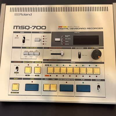 Roland MSQ-700 Multitrack Digital Keyboard Recorder 1984 - 1986 - Beige