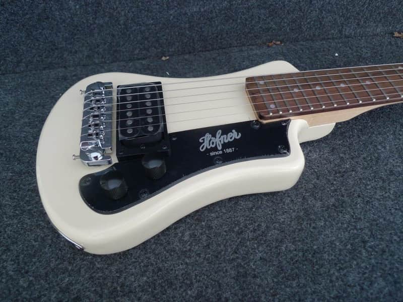 Hofner HCT-SH-WH Contemporary CT Series Shorty Travel / Mini Guitar White & Gig Bag image 1