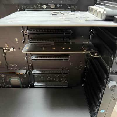 Apple Apple Mac Pro 2019 7,1 8-Core Xeon W / 128GB RAM / 1TB SSD / Radeon 580X 8GB / NVMe PCIe / Wheels / Box 2019 - Apple Finish image 5