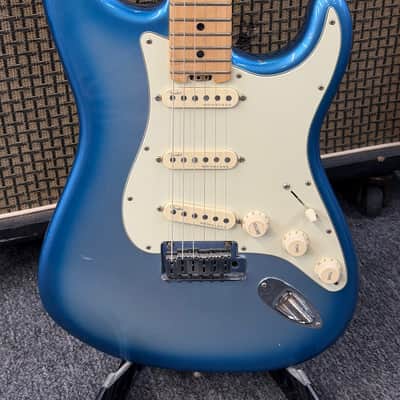 Fender American Elite Stratocaster w/ Maple Fretboard 2017 - Sky Burst Metallic image 2