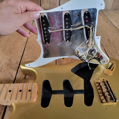 Fender '54 Stratocaster Custom Shop 1998 Gold Hardware, Orig Case & Paperwork- Aztec Gold image 24