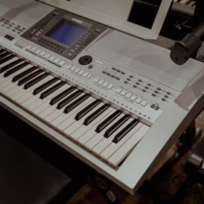 Yamaha PSR-S700 Keyboard Arranger Workstation w/Bag image 2