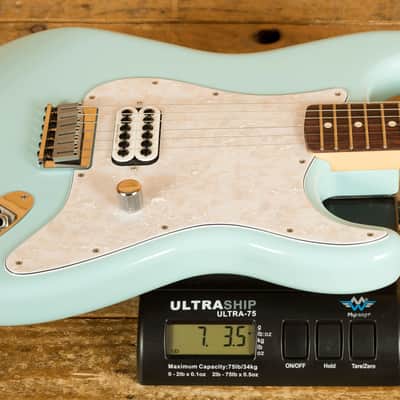Fender Tom DeLonge Stratocaster - Rosewood - Daphne Blue image 8