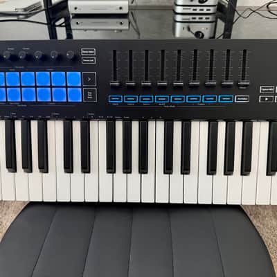 Novation Launchkey 49 MKIII MIDI Keyboard Controller - Black image 5