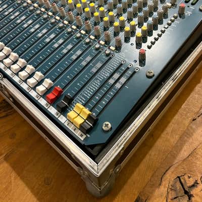 Allen & Heath MixWizard WZ3 16:2 - Inc Flight Case image 4