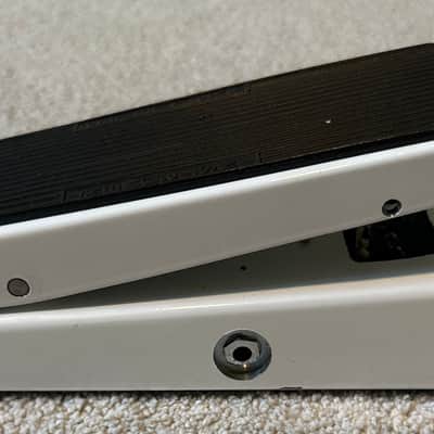 Dunlop 105Q Cry Baby Bass Wah 1999 - Present - White image 3