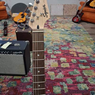 Squier Bullet Stratocaster HT with Laurel Fretboard 2018 - Present - Black image 4