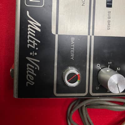 Conn Multi Vider fuzz/sub octave with bag, mic, cords and manual imagen 3