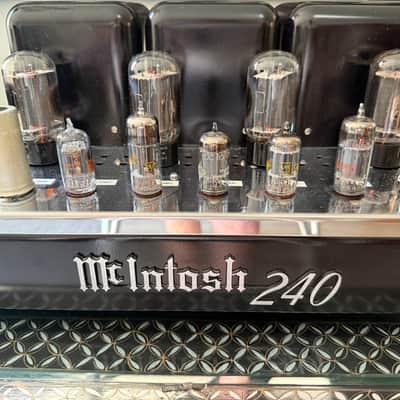 McIntosh MC 240 AMPLIFIER, The Legend 60's - black and chrome image 3