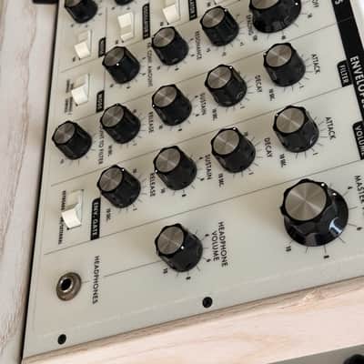 Moog Minimoog Performer Voyager - Limited Edition White 2013 - Limited Edition White image 5