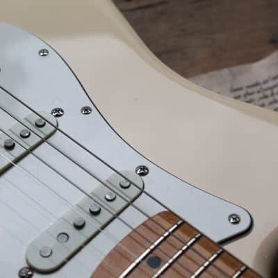 NEW MODEL FENDER "Vintera III Late '60s Stratocaster, Maple Fingerboard, Olympic White" GIGBAG, 3, 75 KG image 11