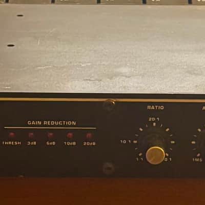 DOD VoFX vocal effects processor with Mic | Reverb