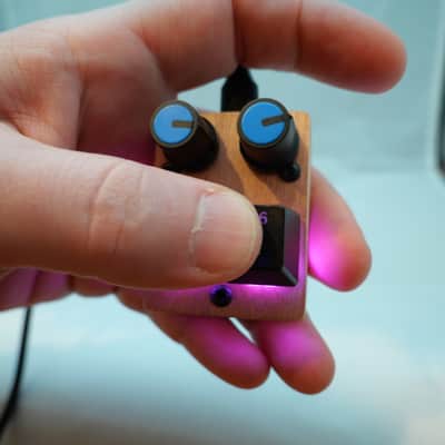 useMidi madMidiMini 2025 with 2 Note Buttons 2 Potentiometers and LEDs image 9