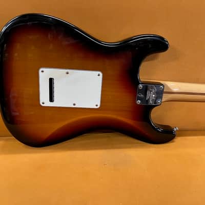 Fender American Standard Stratocaster with Maple Fretboard 1998 - 2000 - 3-Color Sunburst image 7
