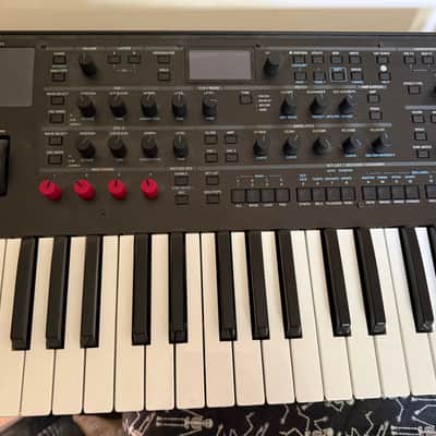 Korg Modwave 37-Key Wavetable Synthesizer 2021 - Present - Black