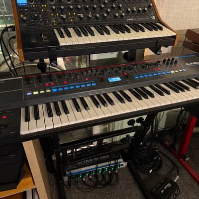 Roland Juno-X 61-Key Programmable Polyphonic Synthesizer 2022 - Present - Black