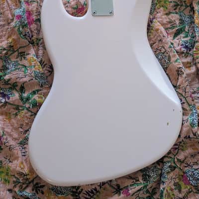 Fender MIJ Junior Collection Jazz Bass 2021 - Present - Satin Shell Pink image 3