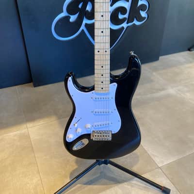 Squier Sonic Stratocaster Left-Handed 2023 - Present - Black image 3