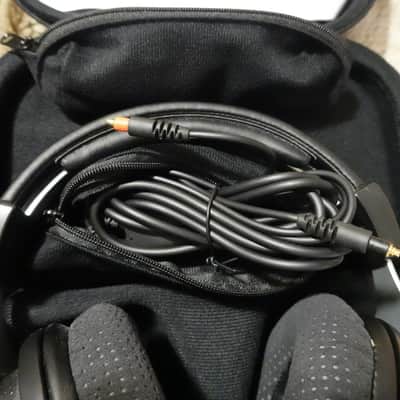 Shure SRH1540 Professional Closed Back Studio Headphones 2010s - Black image 17