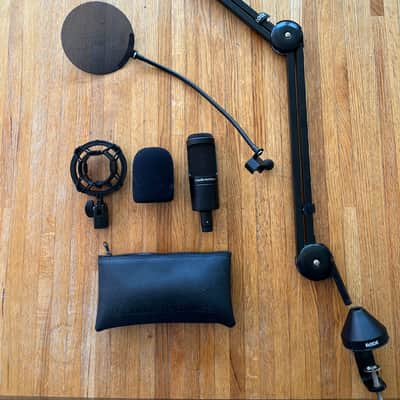 Audio-Technica AT2035 with accessories