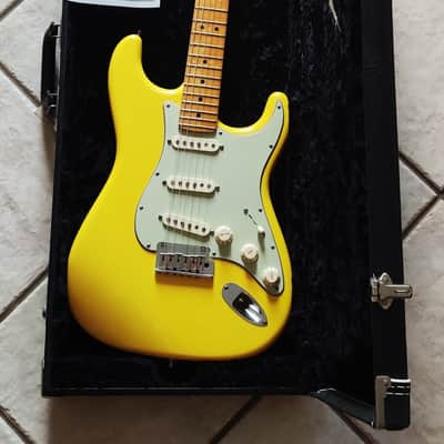 Fender Custom Shop Deluxe Stratocaster 2011 – Graffiti Yellow – OHSC – Fresh Setup image 1