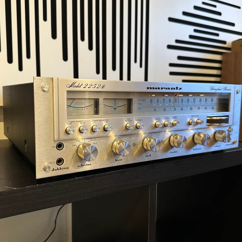 Marantz Model 2252B 52-Watt Stereo Solid-State Receiver 1977 - 1979 image 1