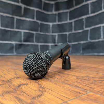 Shure PGA58 Dynamic Microphone - Handheld Mic for Vocals with Cardioid Pick-up Pattern, Discrete On/Off Switch, Mic Clip and Zipper Pouch (PGA58-XLR) - Black image 11