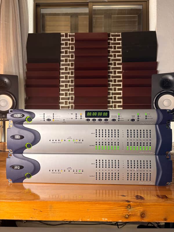 2x Digidesign 192 I/O with 3x Analogue Input and 2x Analogue Output Cards + 1 Digidesign Sync I/O 2000s - Silver image 1