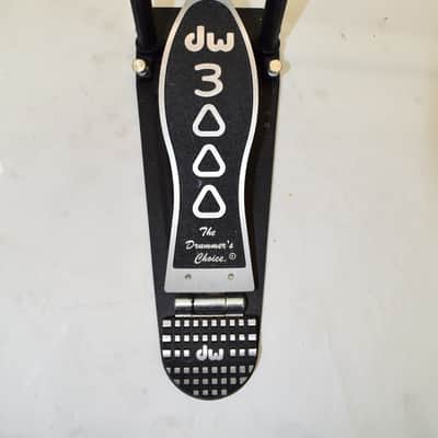 DW 3000 Series Double Bass Drum Pedal w/ Pearl Case image 2