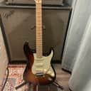 Fender American Deluxe Stratocaster with Maple Fretboard 2004 - 2010 - 3-Color Sunburst with OHSC