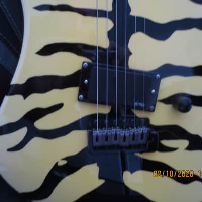 Kramer Baretta/George Lynch Custom paint Tiger .....Mint condition great deal image 4