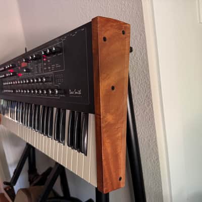Immagine Dave Smith Instruments Prophet 08 PE 61-Key 8-Voice Polyphonic Synthesizer 2009 - 2015 - Black with Wood Sides - 2
