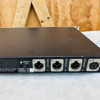 Klark Teknik DN716 Digital Delay Line Unit 1 input, 3 outputs - Tested & Working image 6