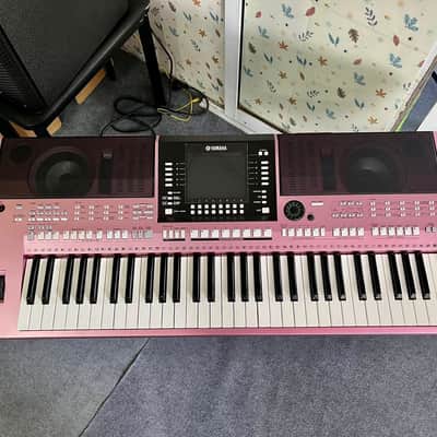 Yamaha PSR-S910 61-Key Arranger Workstation Pink Used in mint condition
