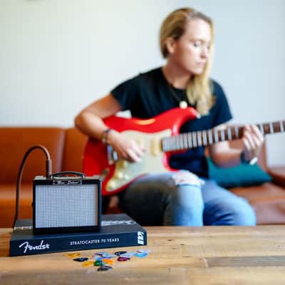 Fender MD20 Mini Deluxe Guitar Combo Amplifier image 7