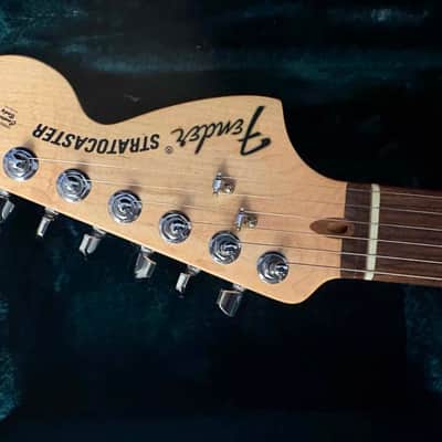 Fender Highway One Stratocaster with Rosewood Fretboard 2007 3-Color Sunburst image 5