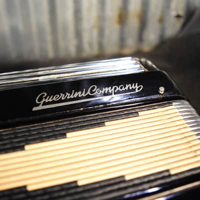Guerrini Company 2/4 Student Accordion image 11