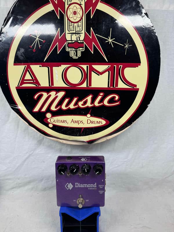 Diamond Effects Vibrato v1 Chorus Vibrato Pedal with Power Supply image 1