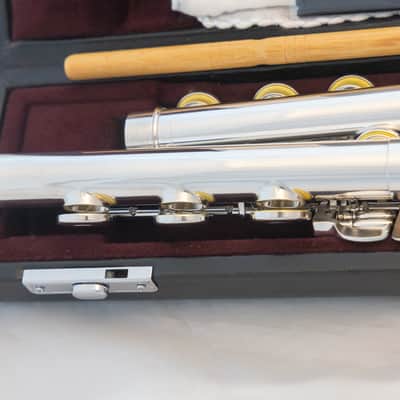 Yamaha YFL-481H All Silver Intermediate Flute *Open-hole *B-foot *Made in Japan *Cleaned and Serviced image 8