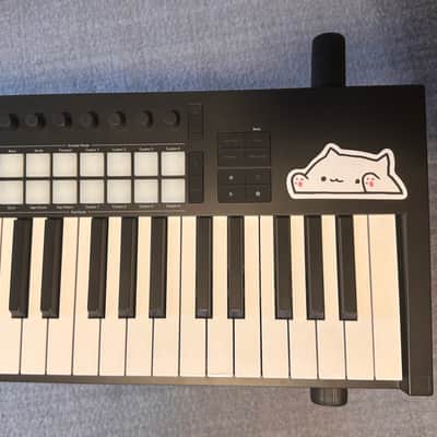 Novation Launchkey 61 MKIV MIDI Keyboard Controller 2024 - Present - Black image 4