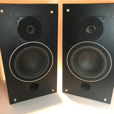 1975 JBL Decade L16 vintage walnut cabinet 2 way bookshelf speakers with 8" driver and 2" woofer image 4