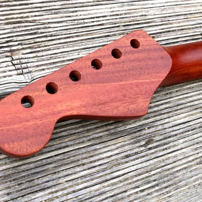 Stratocaster neck, mahogany, 22 frets, leveled and polished, 9,5" radius image 7