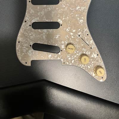 Fender American Deluxe Stratocaster with Maple Fretboard 2004 - 2010 - Amber image 10