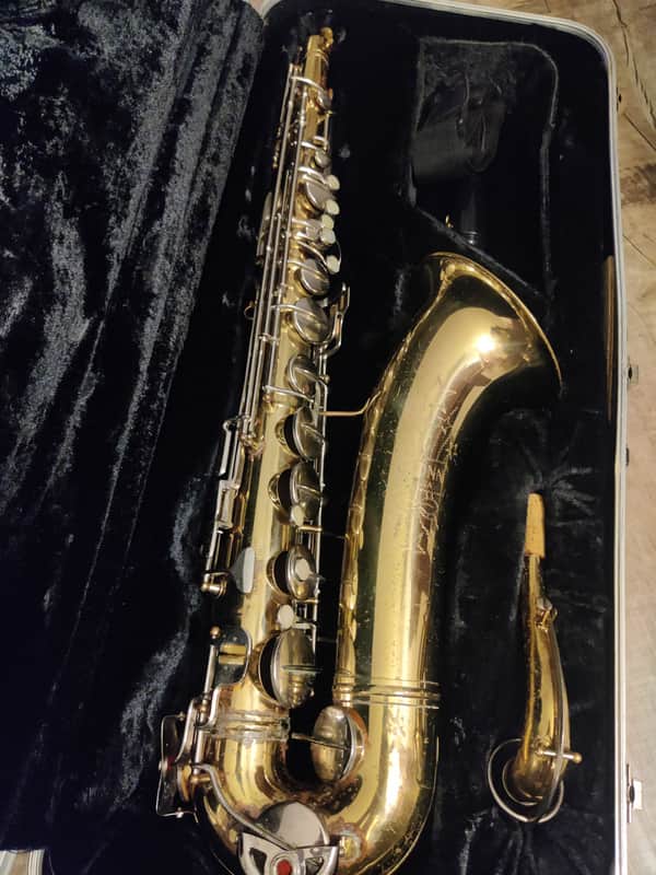C.G. Conn Saxophone 60s-70s - Brass image 1