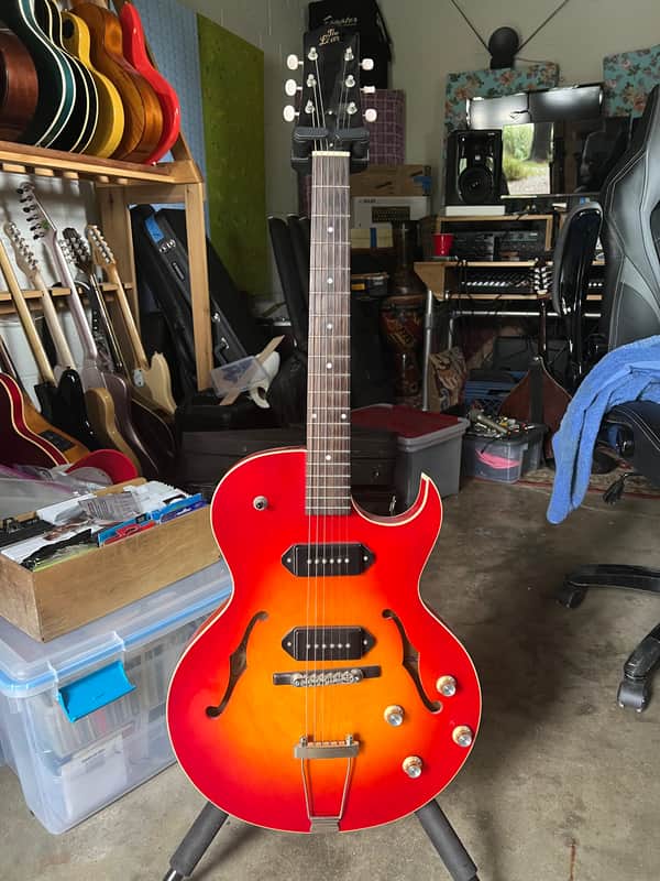The Loar LH-302 - Cherry Burst