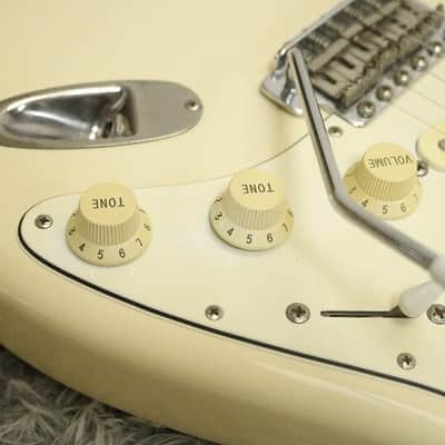 1990’s Fender Japan FUJIGEN Made Stratocaster ST-40 Vintage White finish Made in Japan image 7