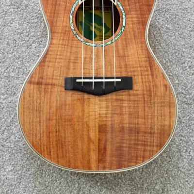 Big Island Ukulele Company K5A-CTU Artist Series 5A Curly Koa Concert Ukulele W / Carrying Case image 4