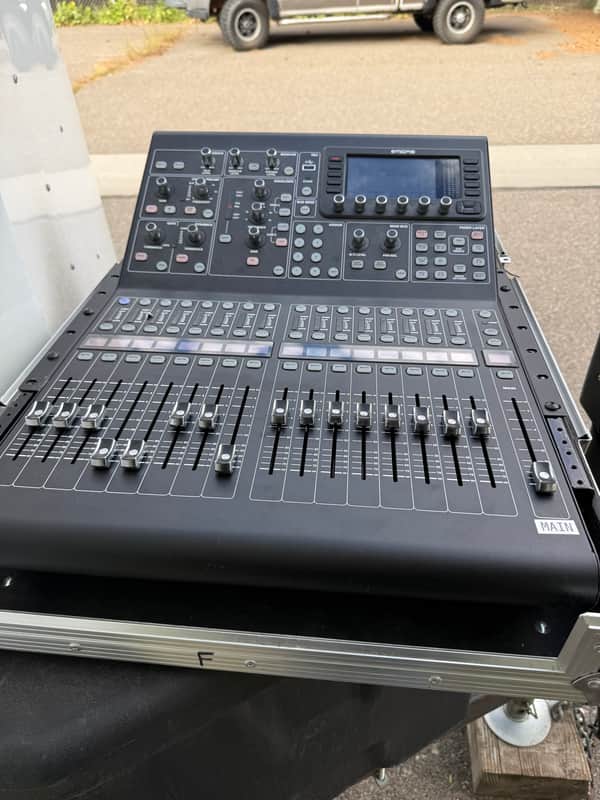 Midas M32R LIVE Digital Mixing Console 2018 - Present - Black