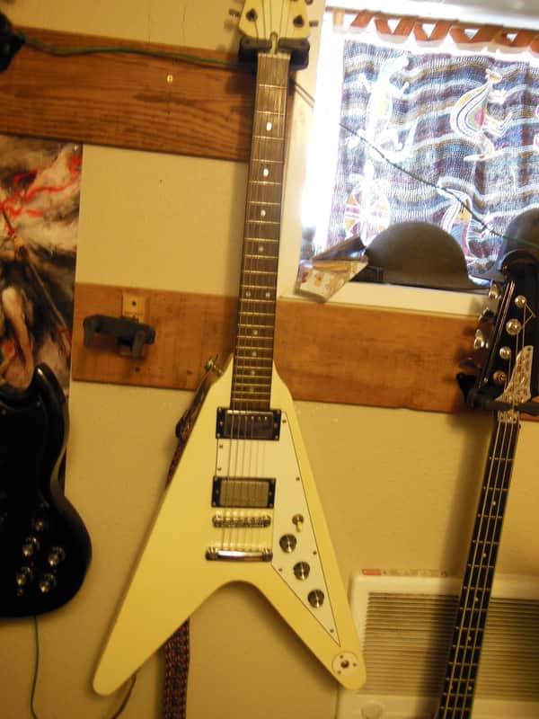 SX flying V 2000s Aged Alpine White (Essex) image 1