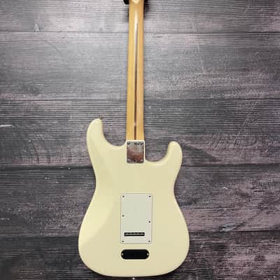 Left-Handed Fender American Standard Stratocaster with Maple Fretboard 2008 - 2016 - Olympic White image 5